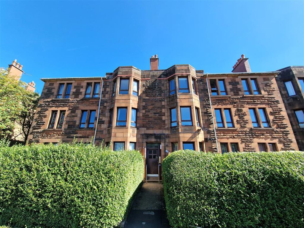3 bed flat to rent in Nether Auldhouse Road, Pollokshaws, Glasgow G43