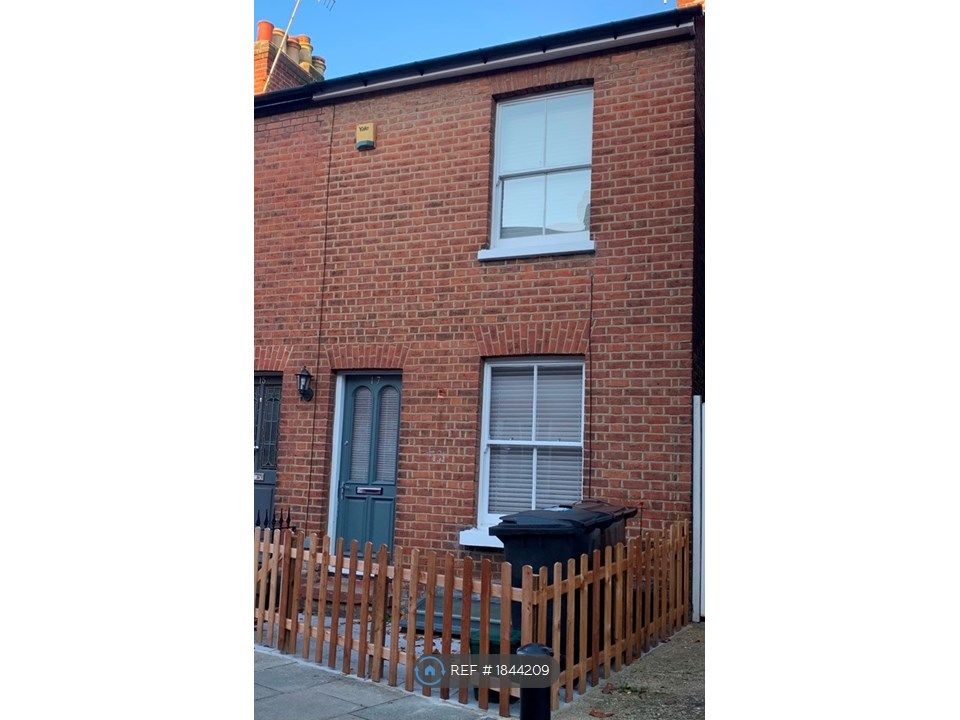 3 bed semidetached house to rent in Church Street, St.Albans AL3, £