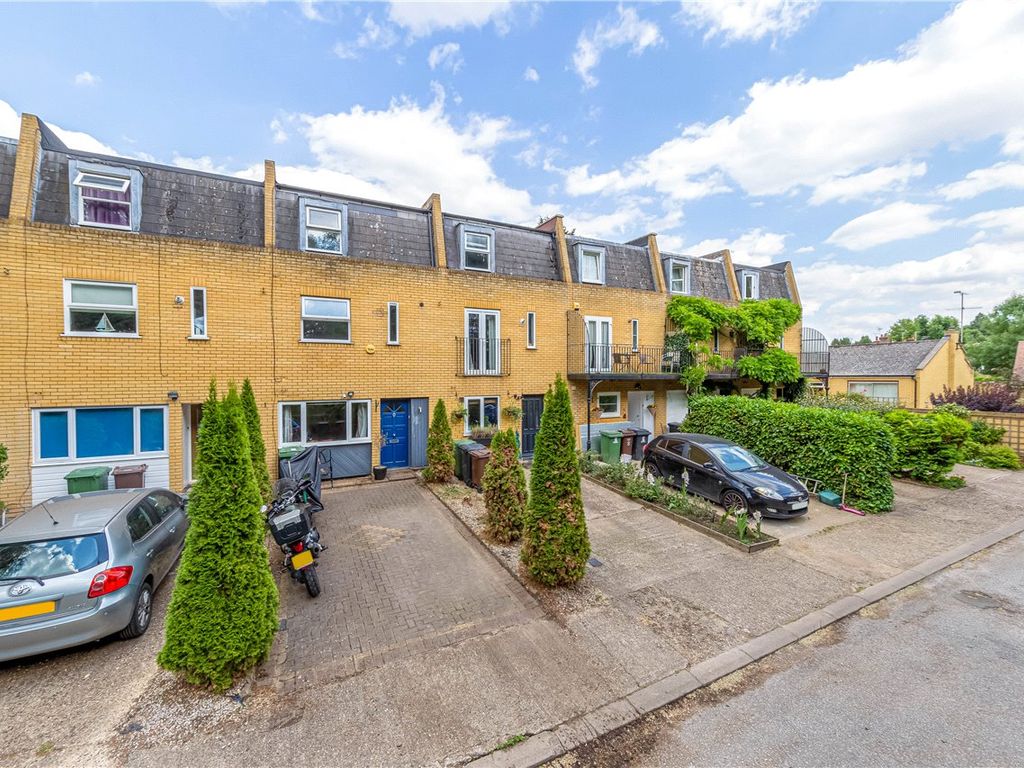 3 bed terraced house for sale in Brinsmead, Frogmore, St. Albans AL2