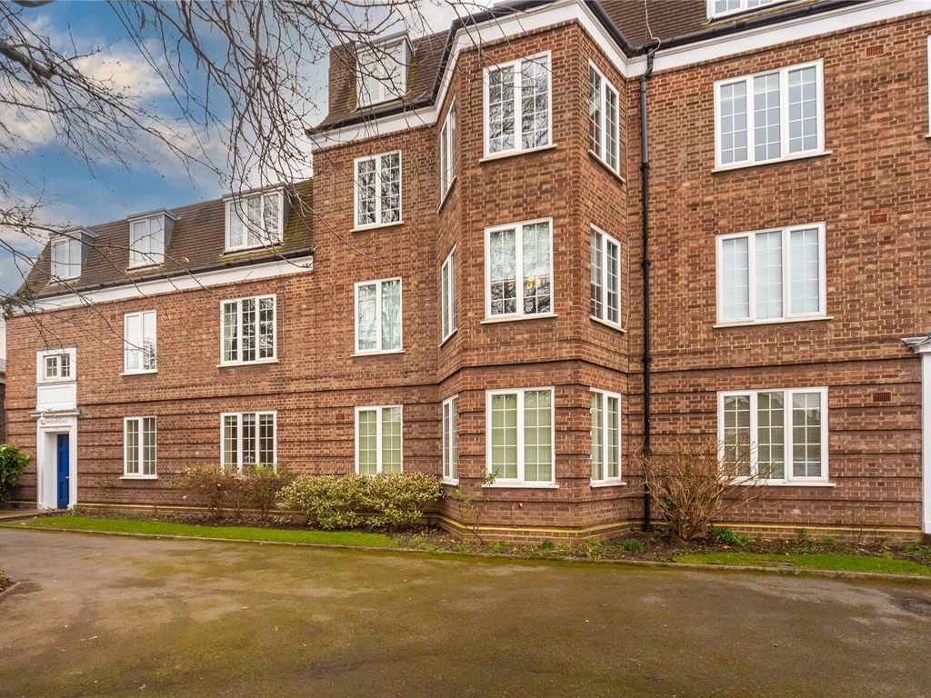 2 bed flat to rent in Beresford Court, Park Road, East Twickenham