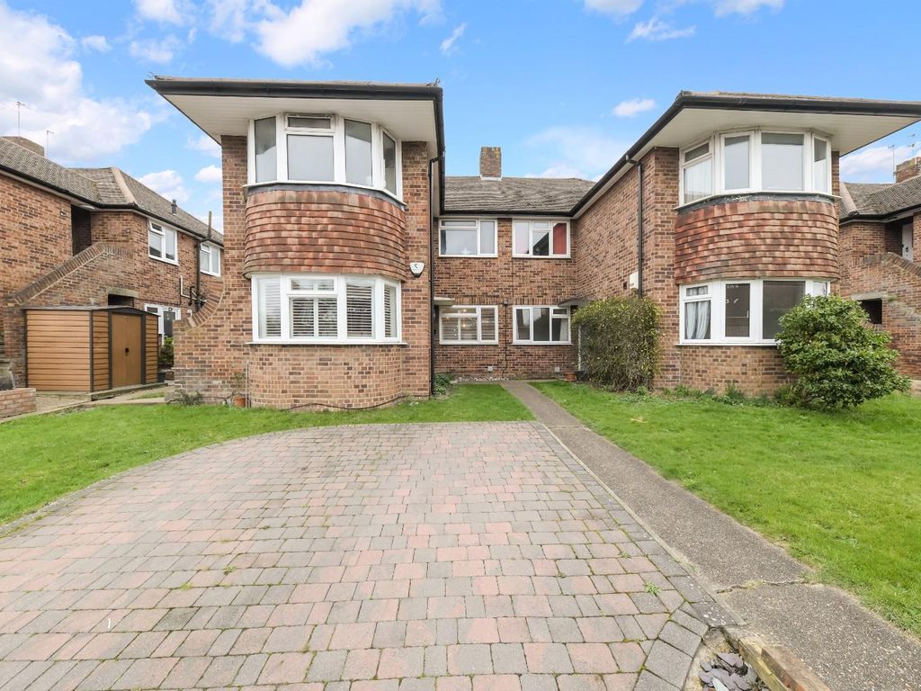 2 bed for sale in Welbeck Close, Ewell, Epsom KT17, £375,000