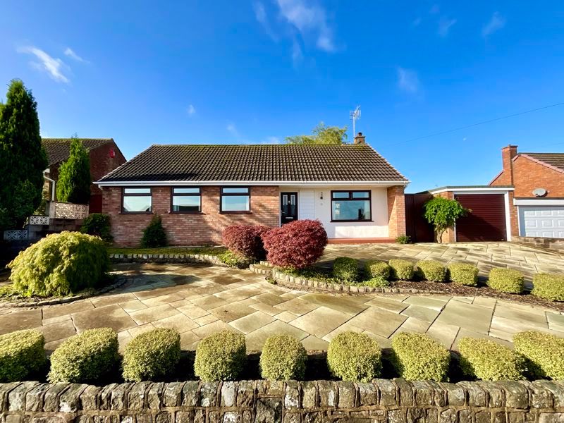3 bed bungalow for sale in Barford Road, NewcastleUnderLyme ST5, £