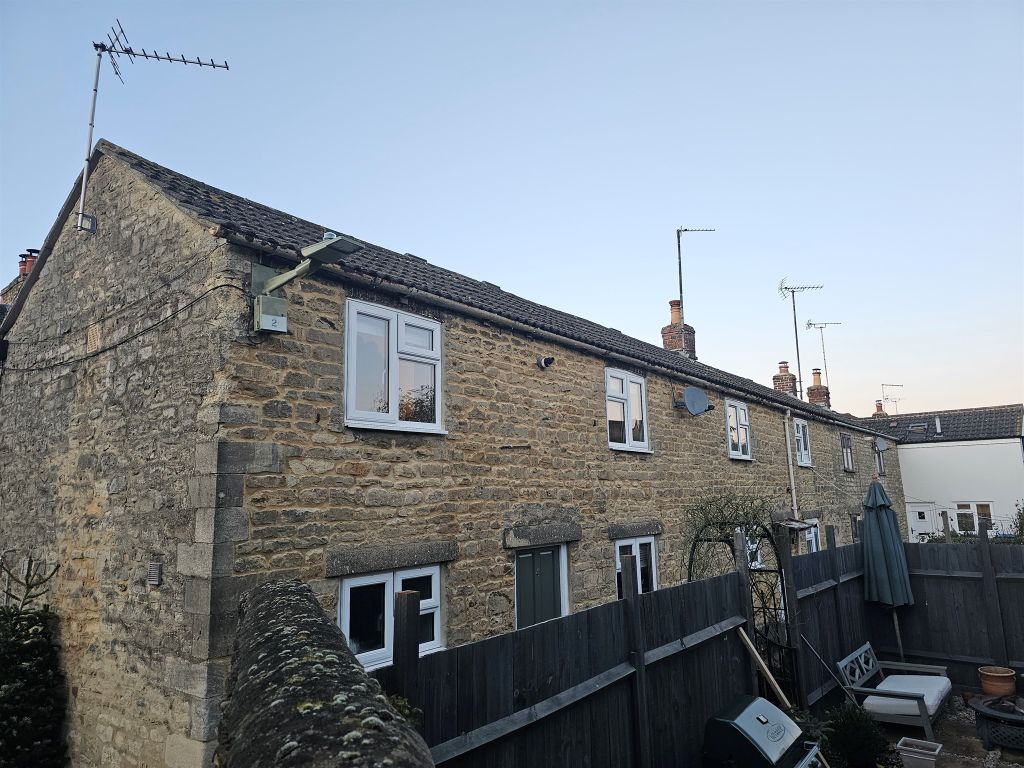 2 bed end terrace house for sale in Lowell Place, Witney OX28, £260,000