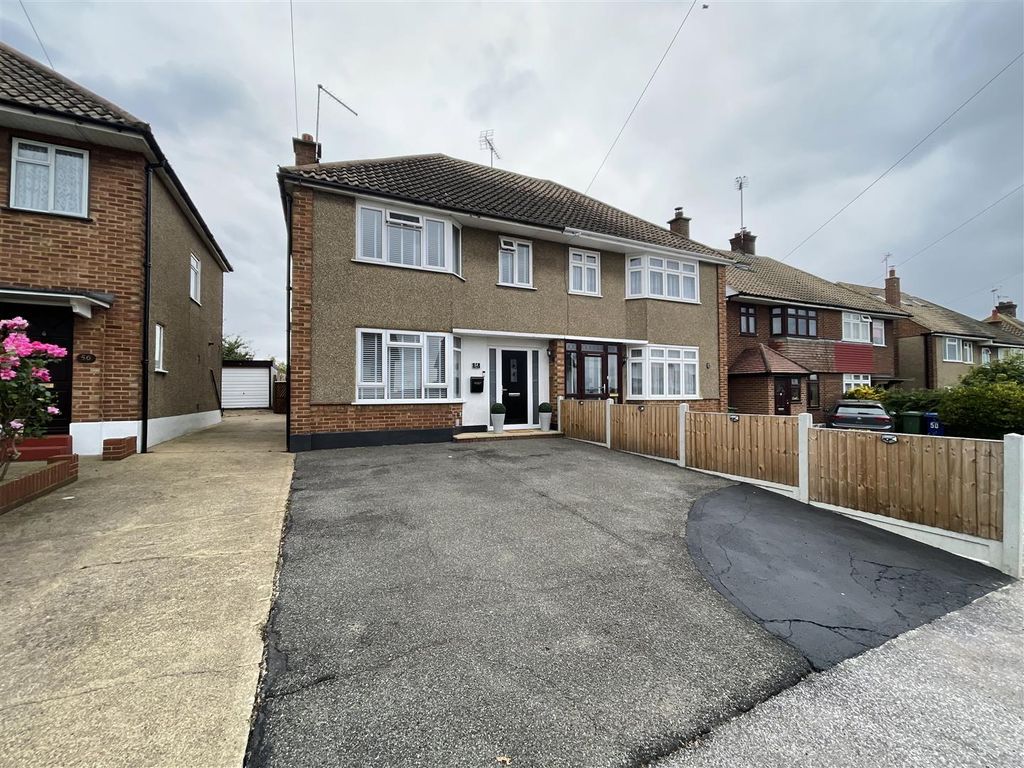 3 bed semidetached house for sale in Woodbrooke Way, Corringham