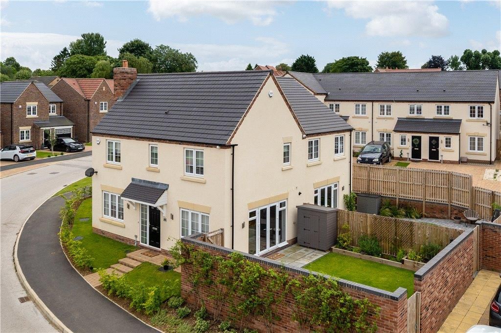 3 bed semidetached house to rent in Pentagon Way, Wetherby, West