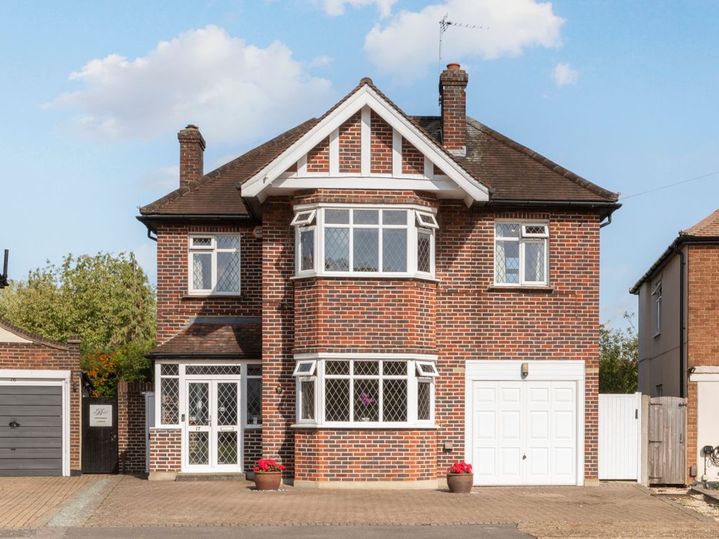 4 bed detached house for sale in Kelvin Grove, Chessington KT9, £
