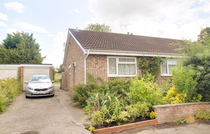 2 bed semidetached bungalow for sale in Chantry Gardens, Southwick