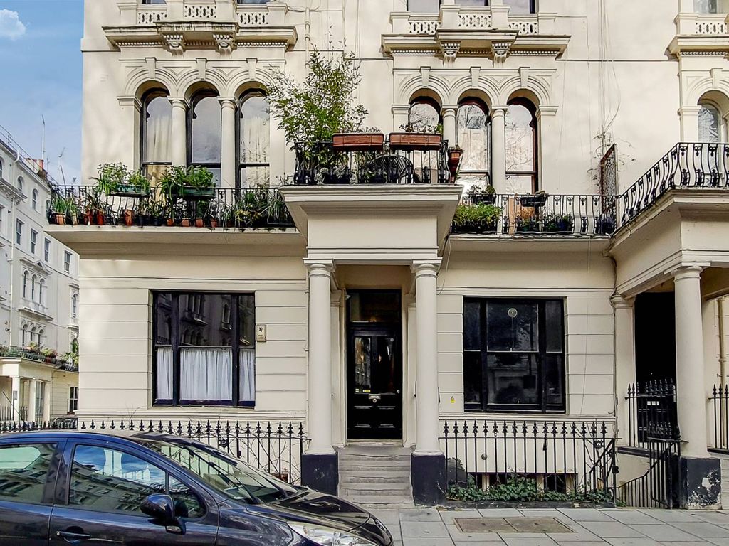 1 bed flat for sale in Kensington Gardens Square, Bayswater, London W2