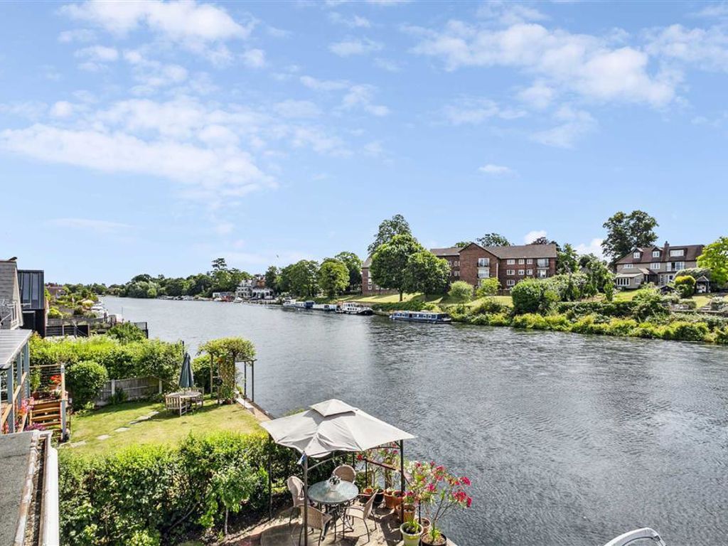 3 bed detached house for sale in River Ash Estate, Shepperton TW17, £