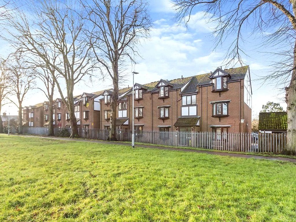 1 bed flat for sale in Granville Gardens, Hinckley, Leicestershire LE10