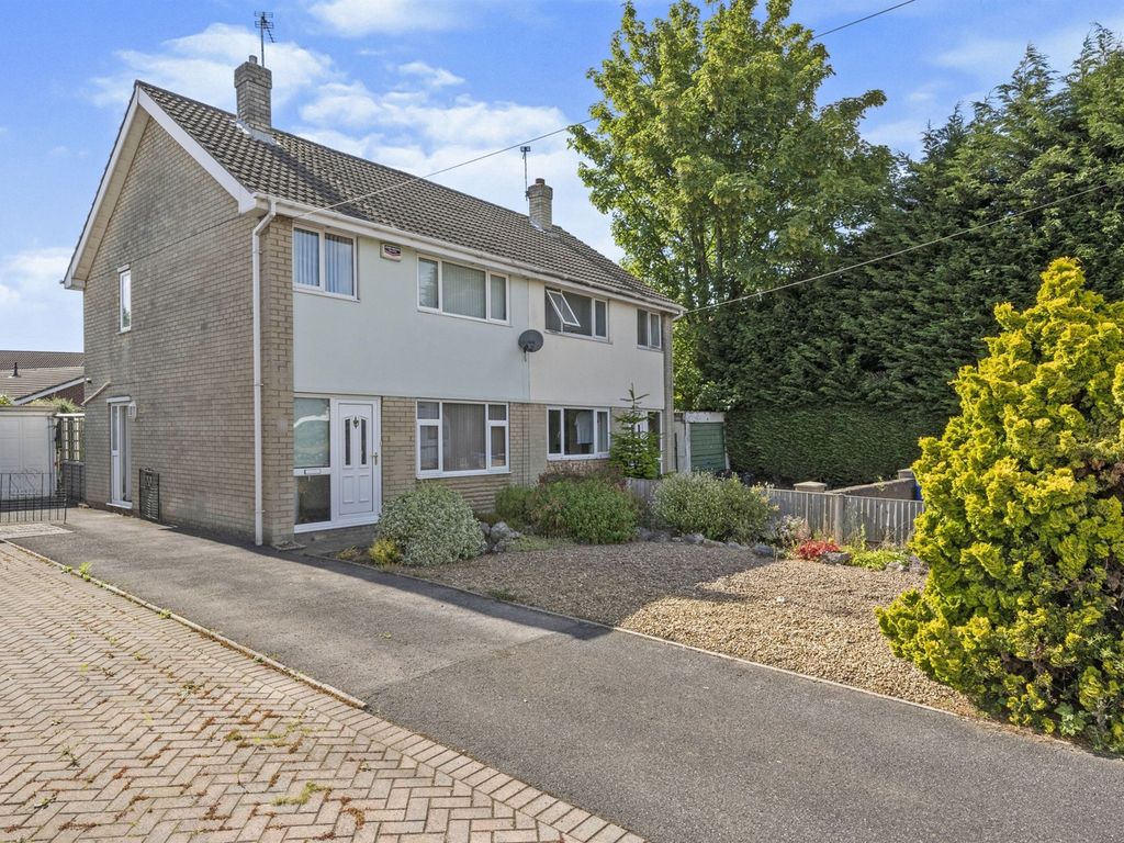 3 bed semidetached house for sale in Lindrick Road, Hatfield Woodhouse