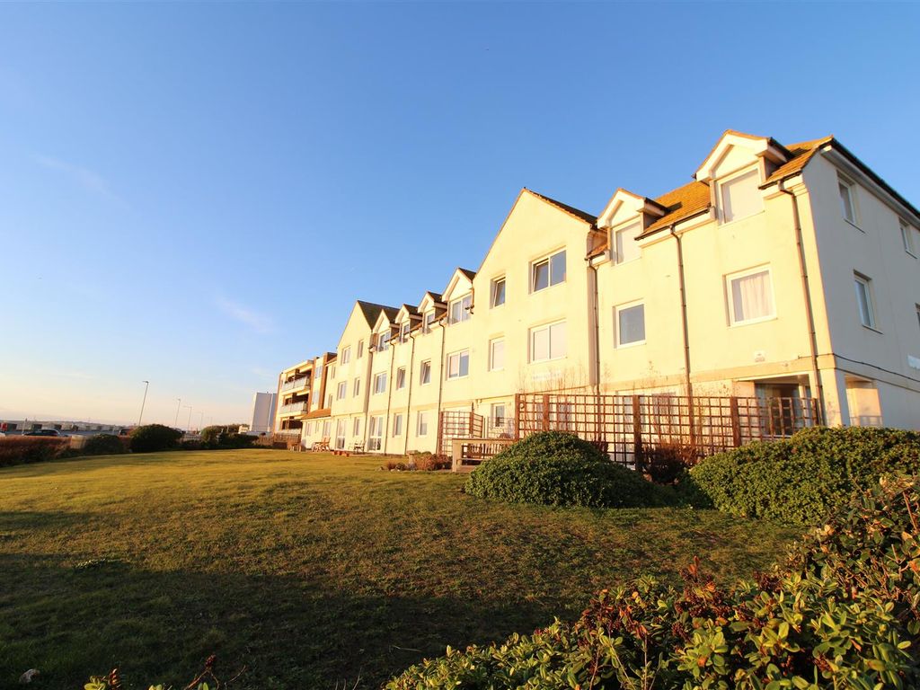 1 bed flat for sale in Merryfield Court, Marine Parade, Seaford BN25