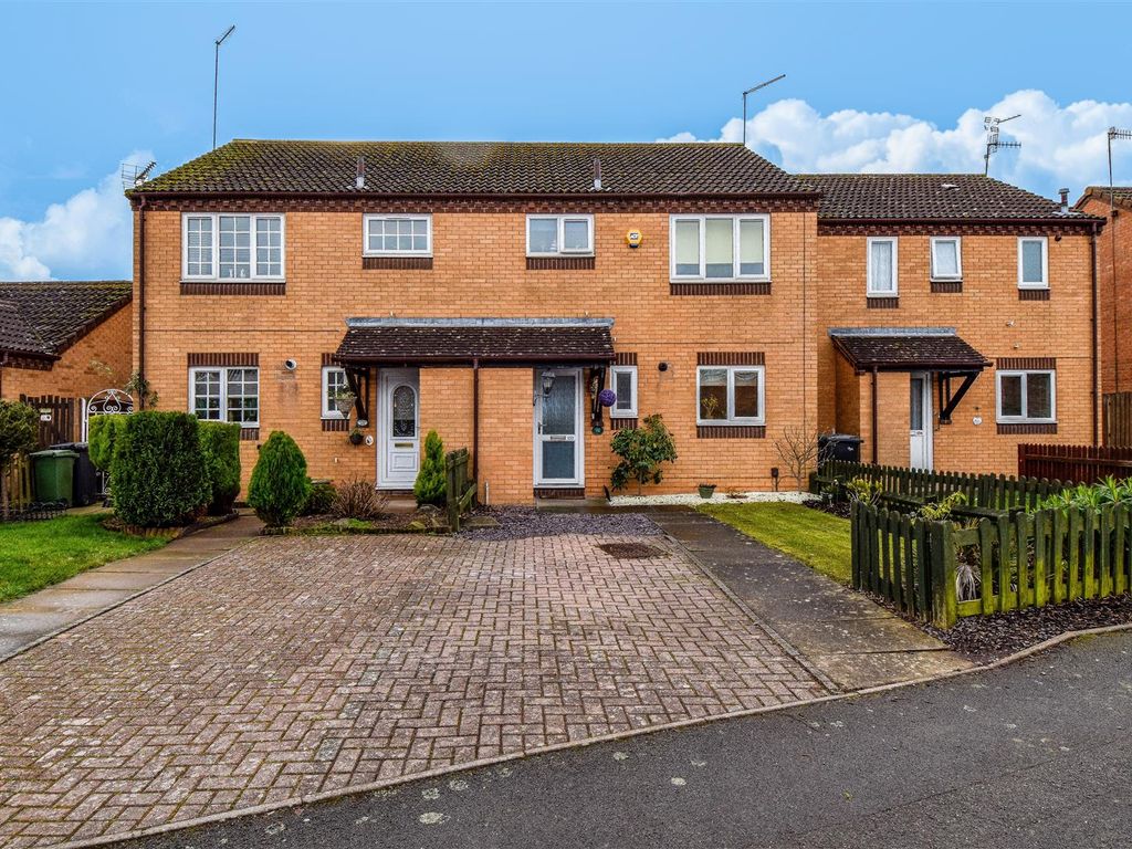 3 bed terraced house to rent in Cedar Road, Redditch, Worcestershire