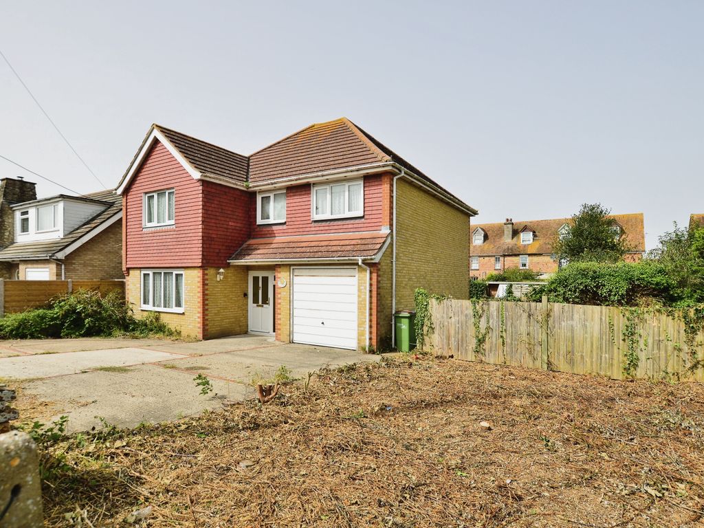 4 bed detached house for sale in Lydd Road, New Romney TN28, £450,000