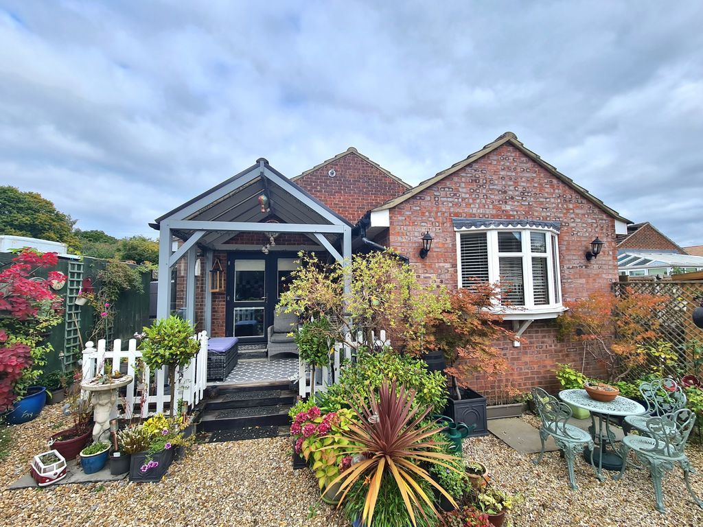 2 bed bungalow for sale in West Street, Tadley RG26 Zoopla