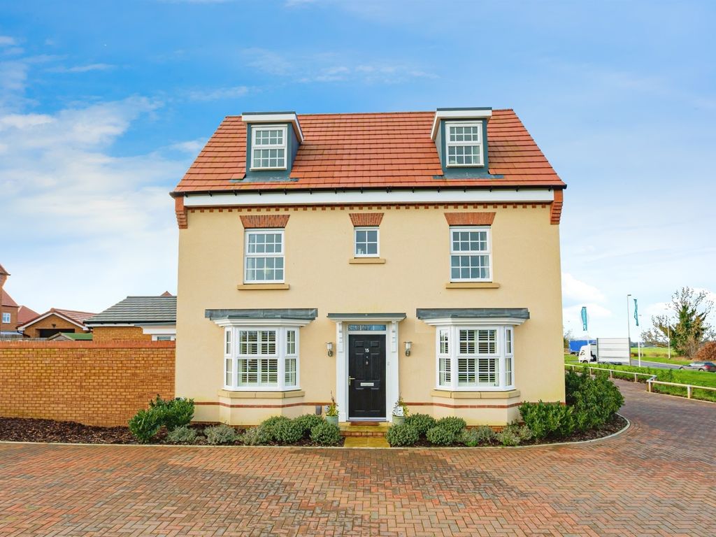 4 bed detached house for sale in Hutchins Close, Overstone, Northampton
