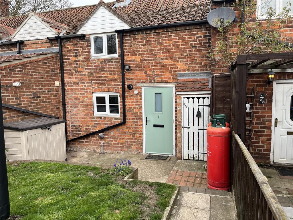 2 bed terraced house to rent in Grange Lane, Covenham St. Bartholomew