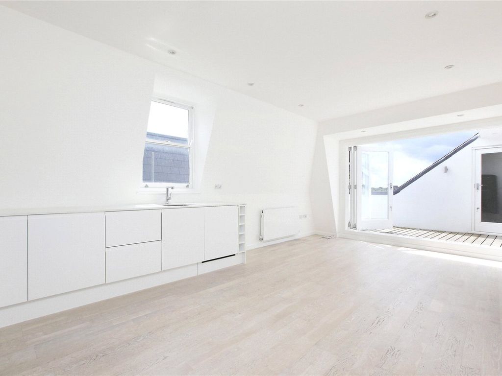 3 bed flat to rent in Elmfield Road, Balham, London SW17 Zoopla