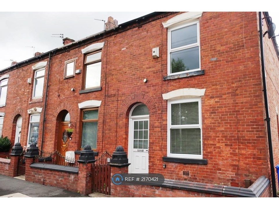 2 bed terraced house to rent in Long Lane, Chadderton, Oldham OL9, £900