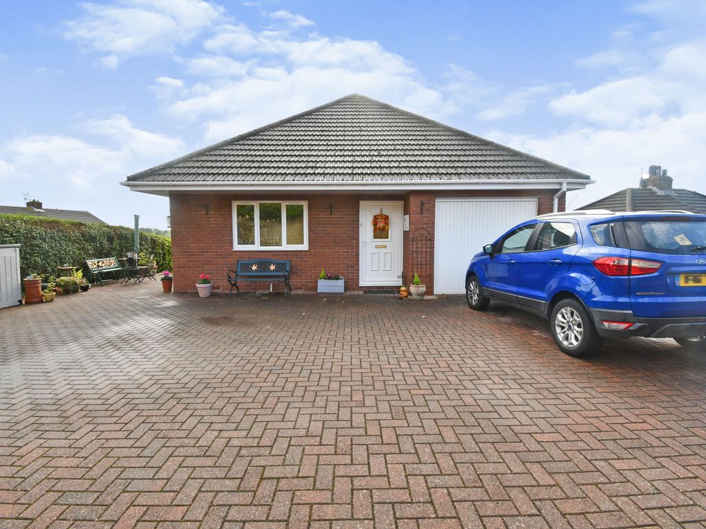 3 bed detached house for sale in Tudor Crescent, Newport NP10, £380,000