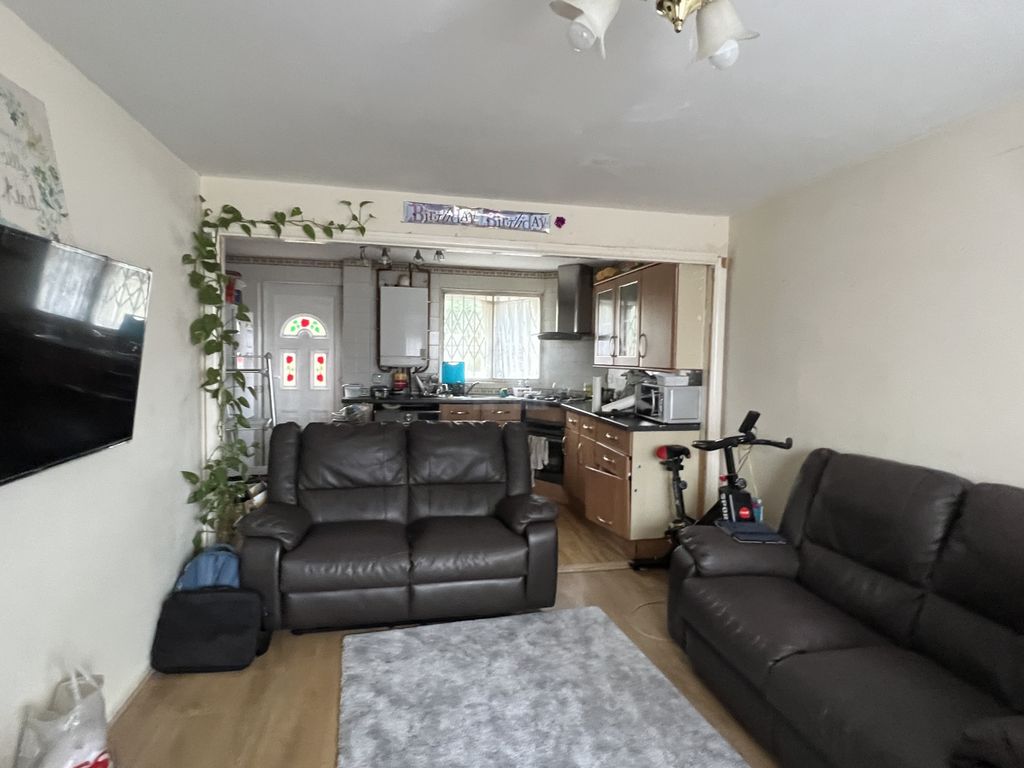 2 bed end terrace house to rent in Wraysbury Close, Hounslow TW4 Zoopla