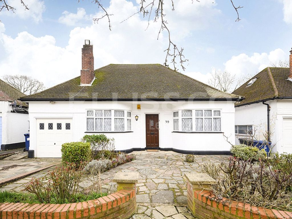 2 bed bungalow for sale in Highview Gardens, Edgware, Middlesex HA8