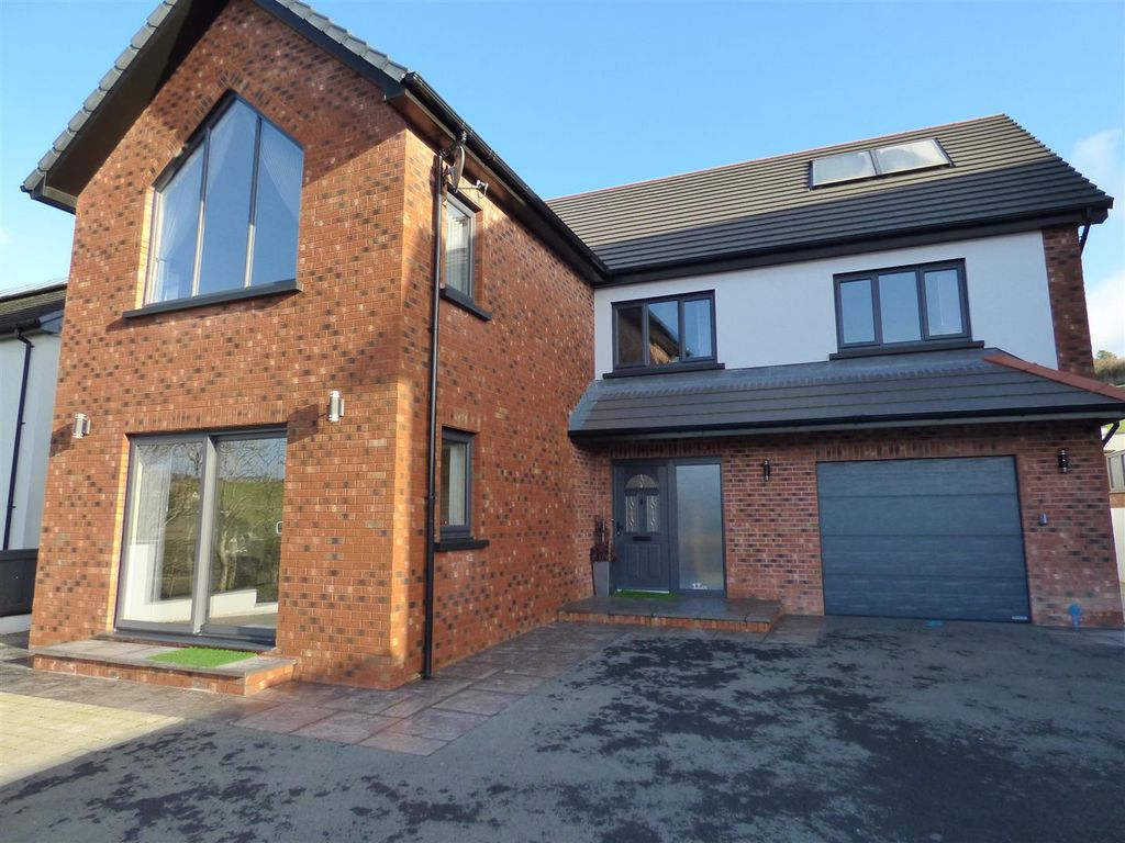4 bed property for sale in Pantglas, Croesyceiliog, Carmarthen SA32