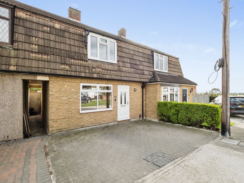 2 bed terraced house for sale in Horndon Green, Romford RM5, £350,000 Zoopla