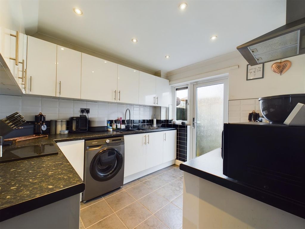 3 bed property for sale in Ganymede Court, Bewbush, Crawley RH11, £