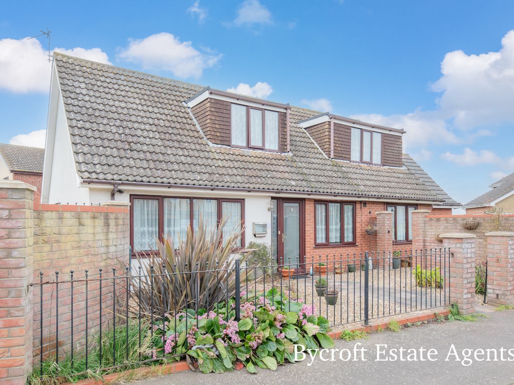 3 bed detached house for sale in Bure Close, Great Yarmouth NR30, £