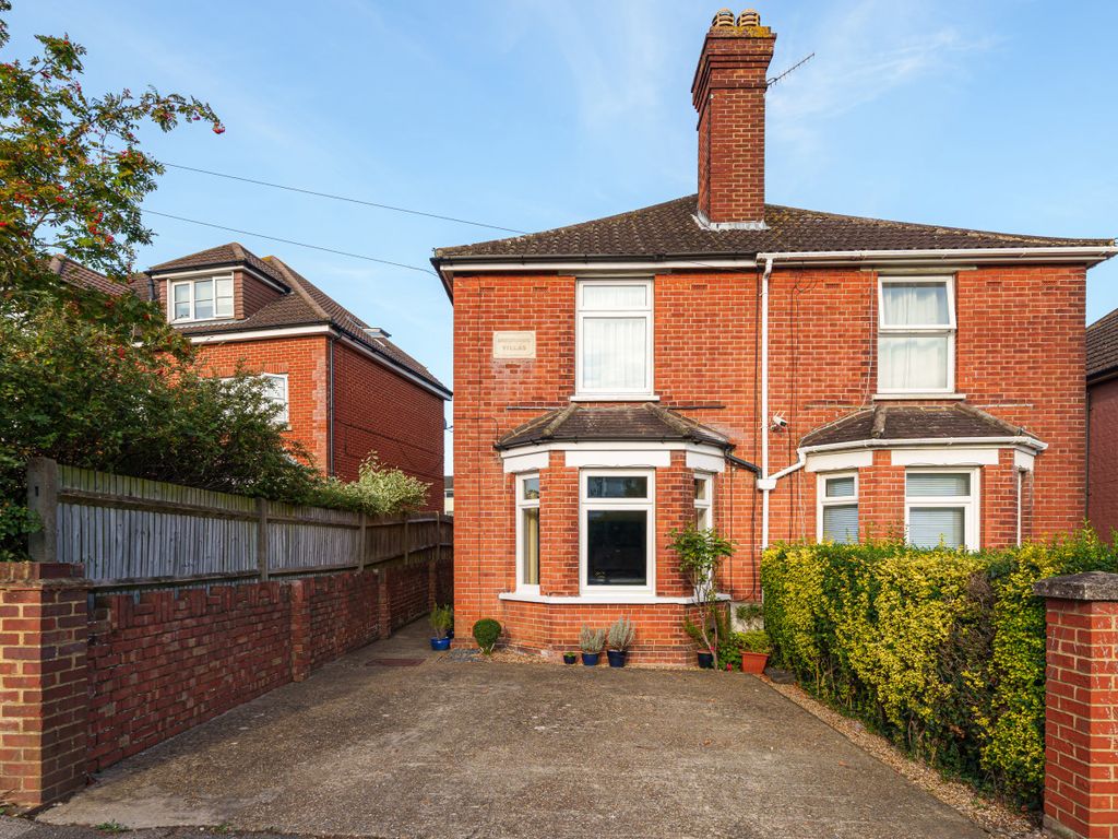 3 bed semidetached house for sale in Worplesdon Road, Guildford