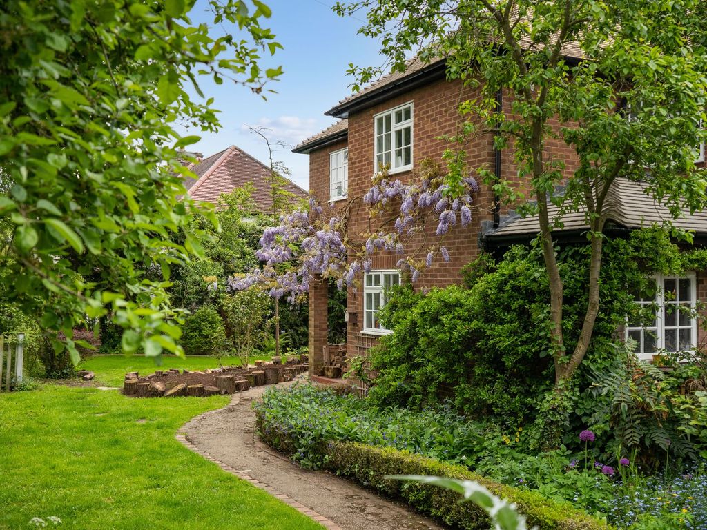 4 bed detached house for sale in Hauxton Road, Little Shelford CB22, £