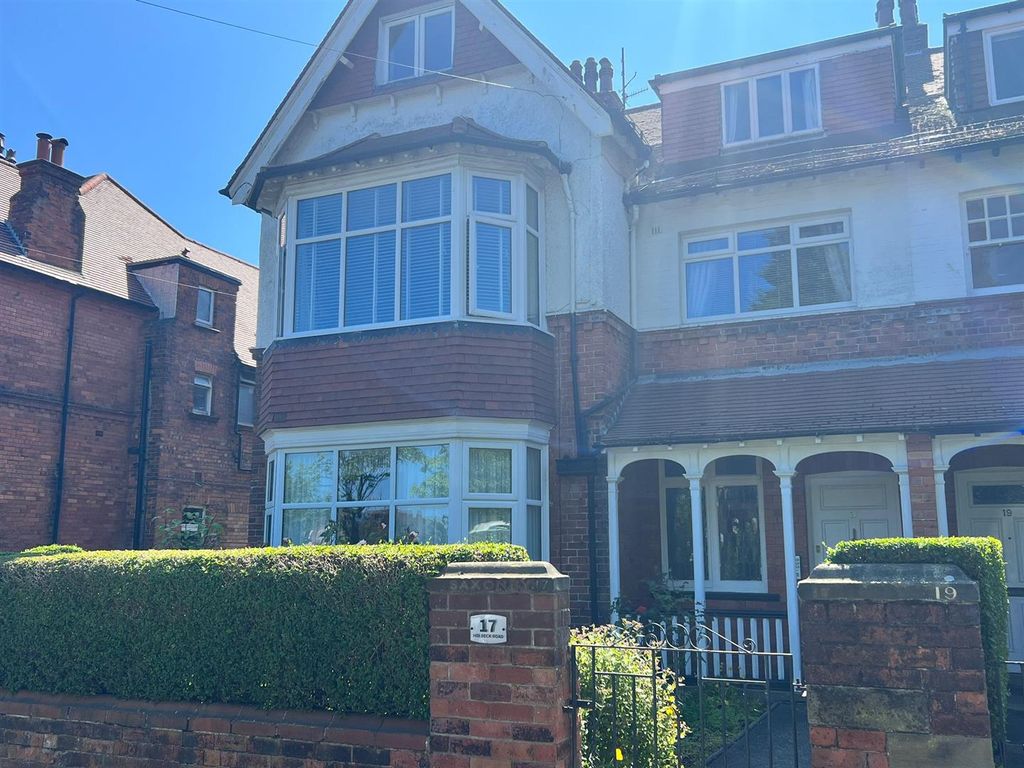 3 bed flat for sale in Holbeck Road, Scarborough YO11, £200,000 Zoopla