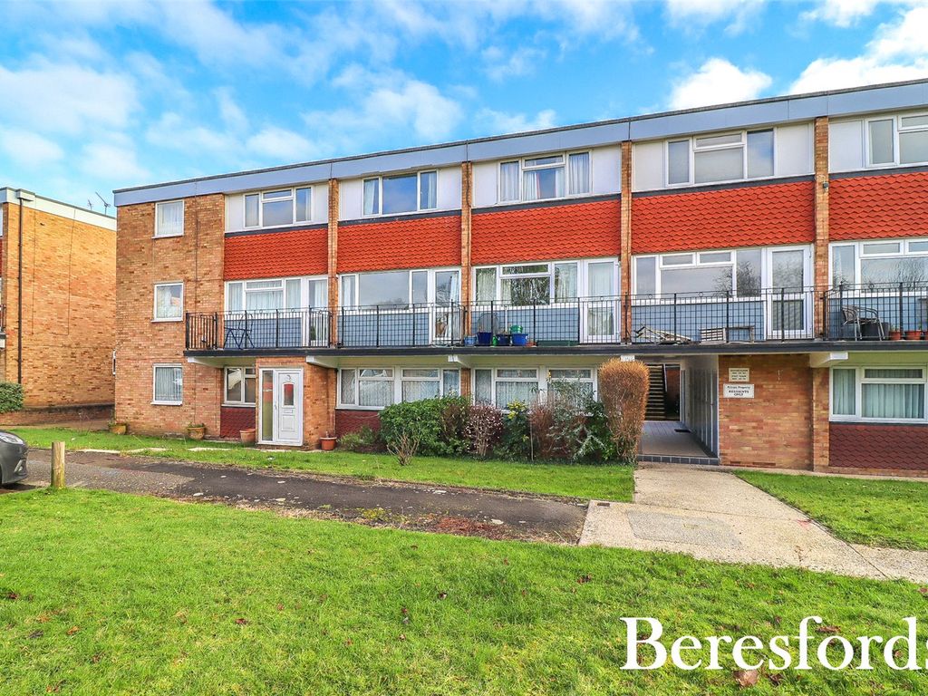 2 bed for sale in Briarleas Gardens, Upminster RM14, £