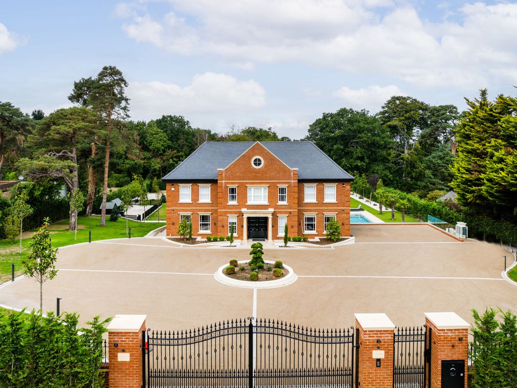 Bishops Walk, Croydon CR0  