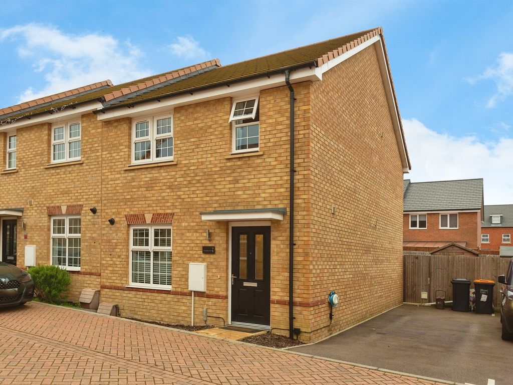 3 bed end terrace house for sale in Lister Corner, Leighton Buzzard LU7