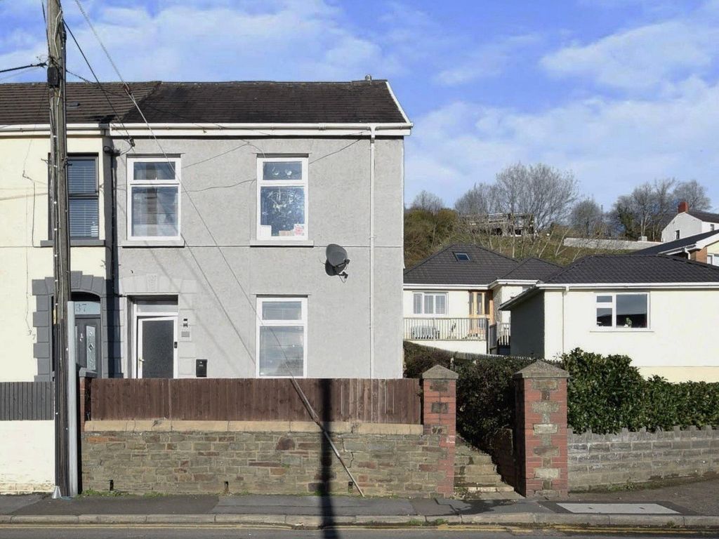 4 bed semidetached house for sale in Gwscwm Road, Burry Port