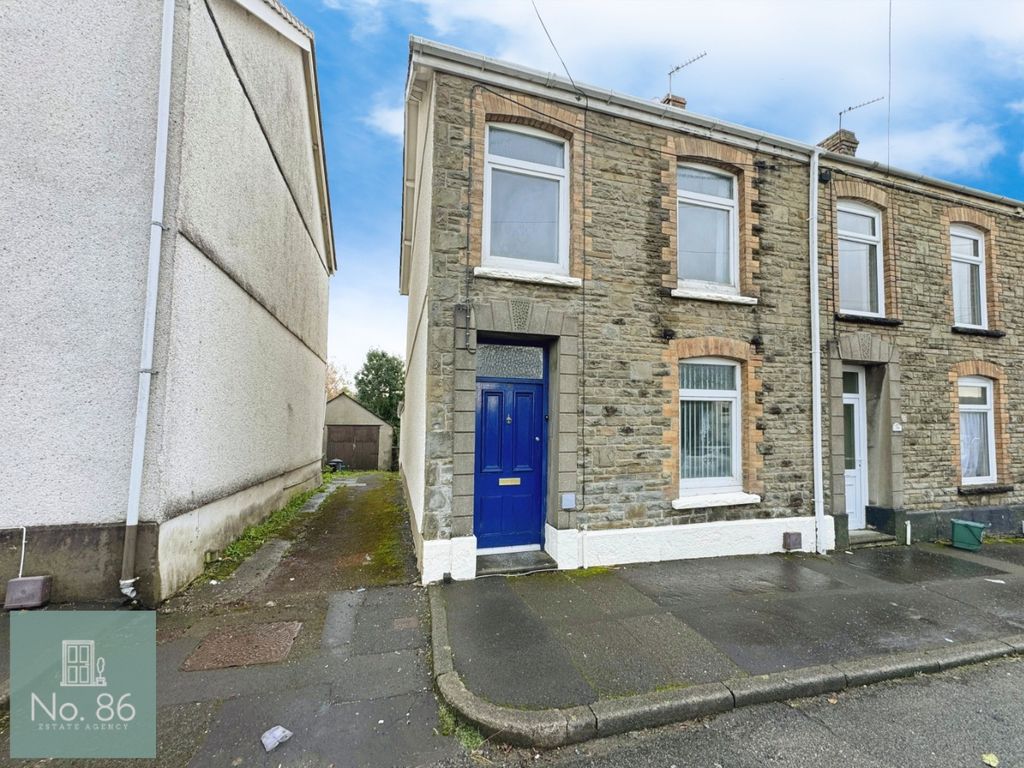 3 bed end terrace house for sale in Oakfield Street, Pontarddulais