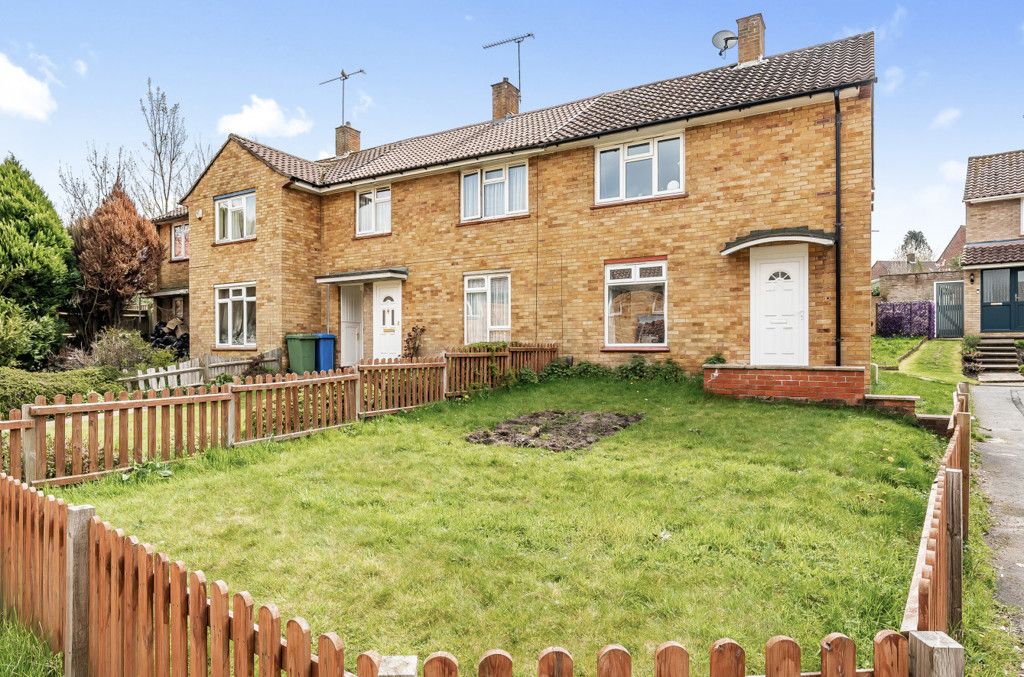 2 bed end terrace house for sale in Littledale Close, Bracknell