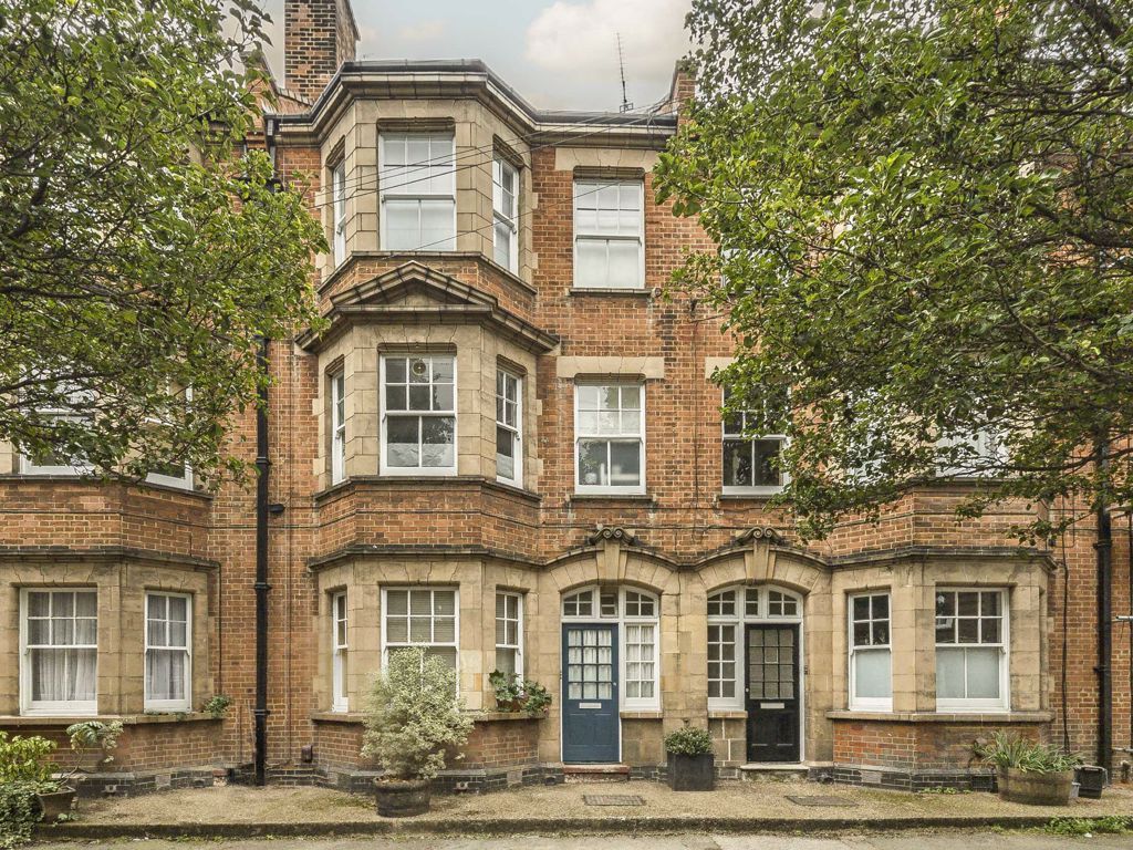 Aquinas Street, London SE1  