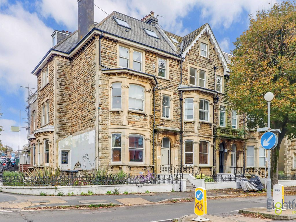 2 bed flat for sale in Cromwell Road, Hove BN3, £260,000 Zoopla