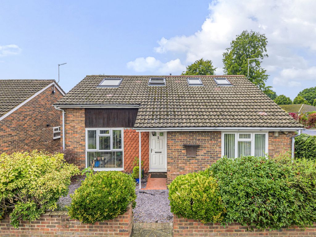 4 bed detached house for sale in Meadway Drive, Woking, Surrey GU21