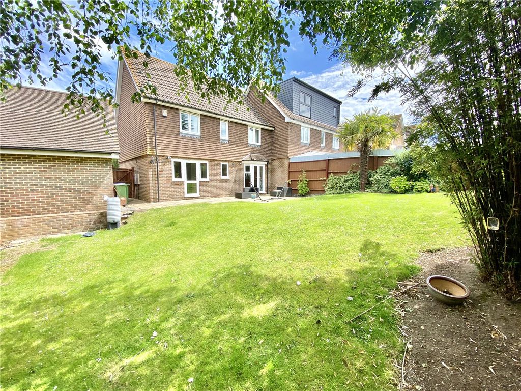 4 bed semidetached house for sale in Stirling Close, Sidcup, Kent DA14