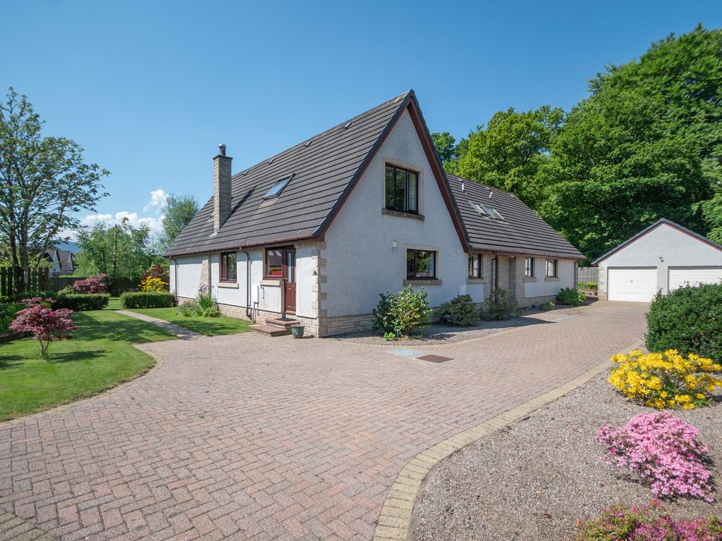 6 bed detached house for sale in Macrosty Gardens, Crieff PH7, £499,999