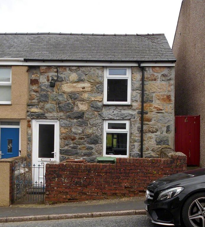 2 bed terraced house to rent in Rhedyw Road, Llanllyfni, Caernarfon