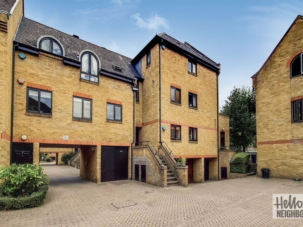 3 bed mews house to rent in Welland Mews, St Katherine Docks, London