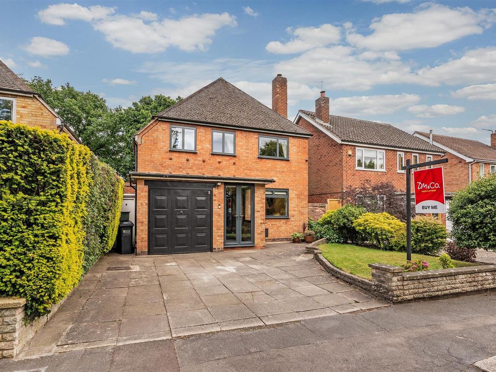 3 bed detached house for sale in Stratford Road, Hockley Heath