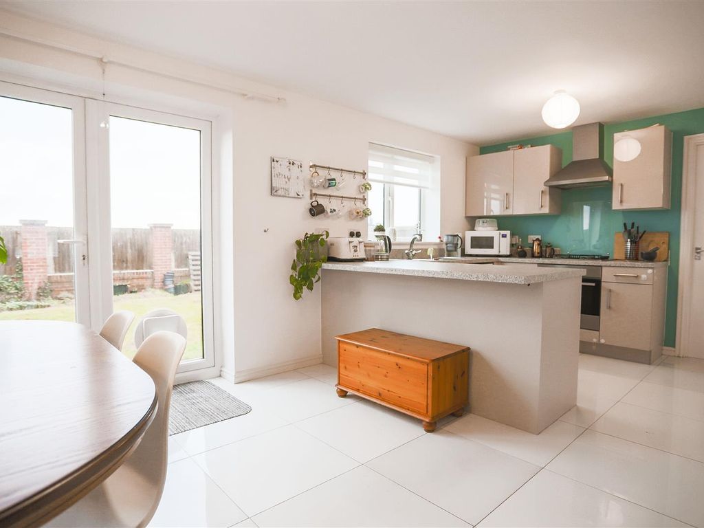 4 bed detached house for sale in Almond Close, Lytham St. Annes FY8, £270,000 Zoopla