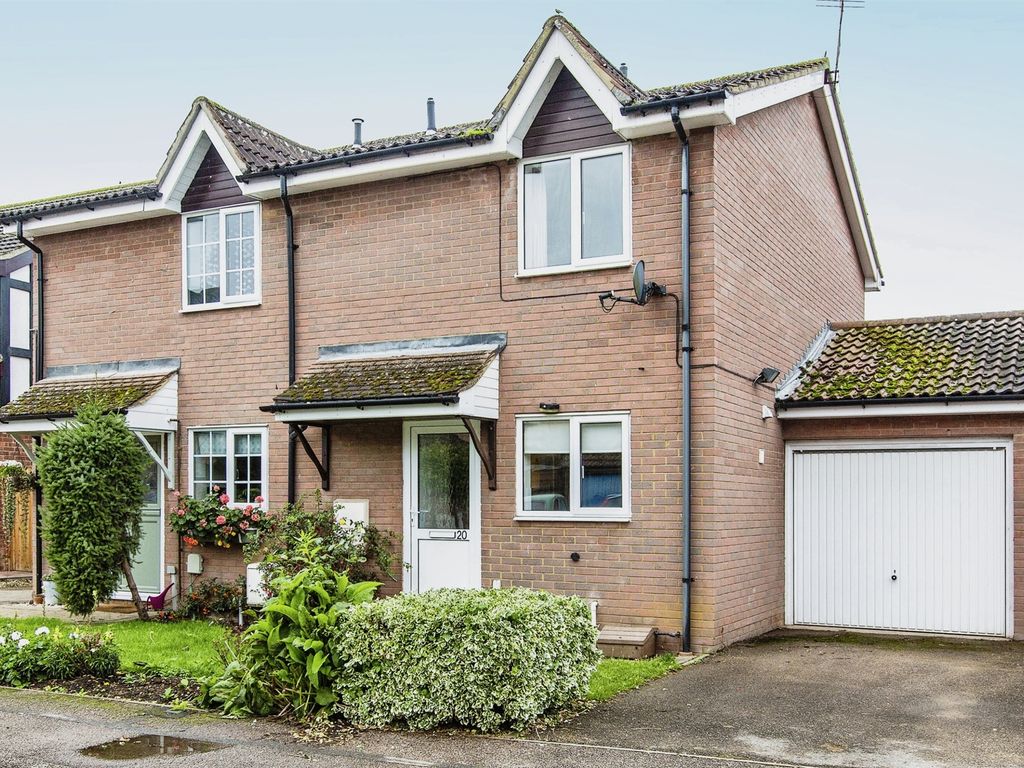 3 bed semidetached house for sale in Hamden Way, Papworth Everard