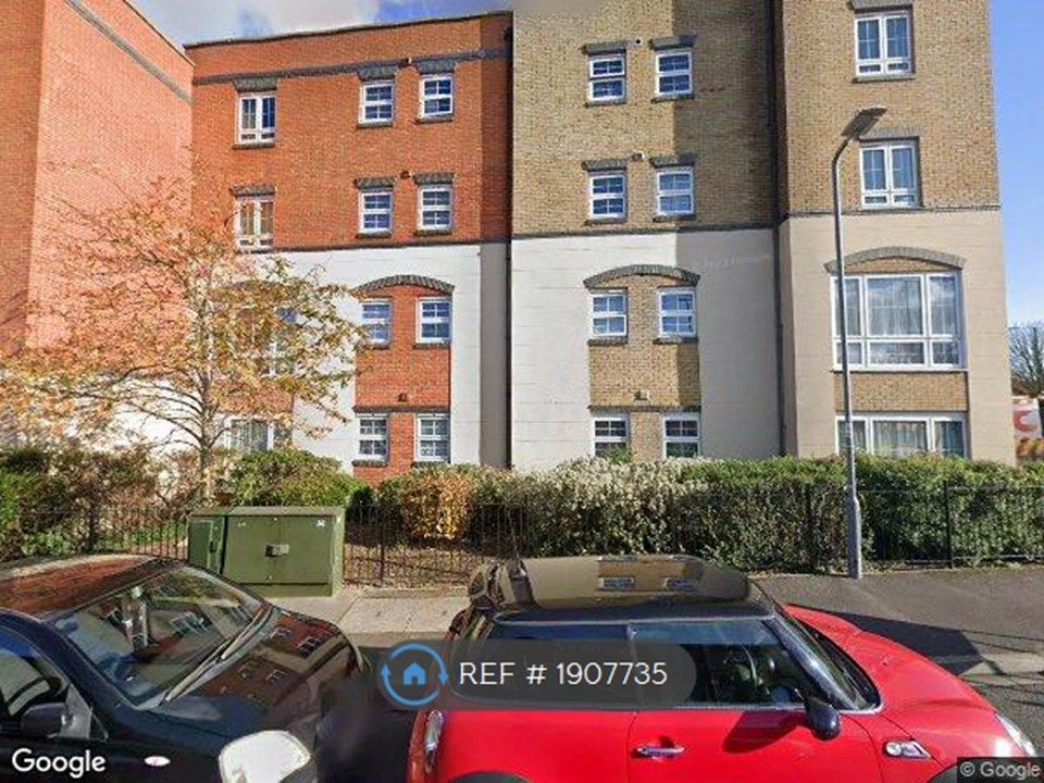 2 bed flat to rent in Holyhead Mews, Slough SL1, £1,550 pcm Zoopla